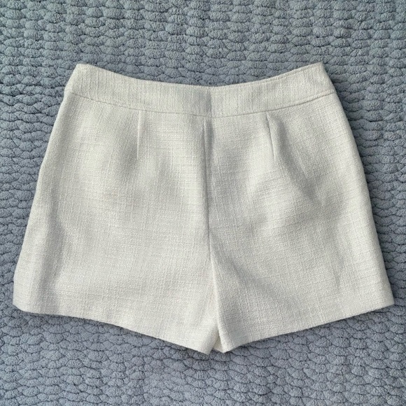 Karl Lagerfeld Paris Textured Suiting Shorts Silver Buttons Women’s Size 16 NWT - Picture 3 of 16